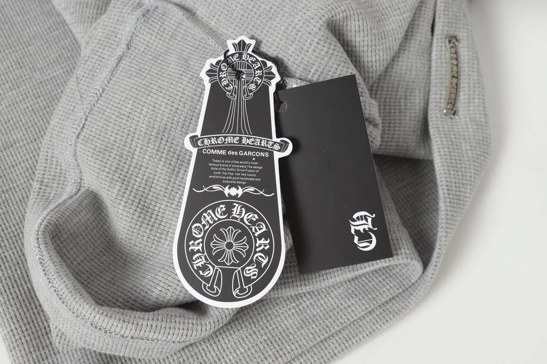 P260 -Chrome Hearts/Chrome Hearts Waffle Basic Cross ✝️Appliqué embroidered long-sleeved T-shirt -High weight, high density and high quality. The wool is soft, delicate and skin-friendly. It feels soft and silky. It has excellent warmth and skin-friendly properties.